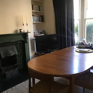 Stylish Two Large Double Bedroom House In With On Street Parking Harrogate
